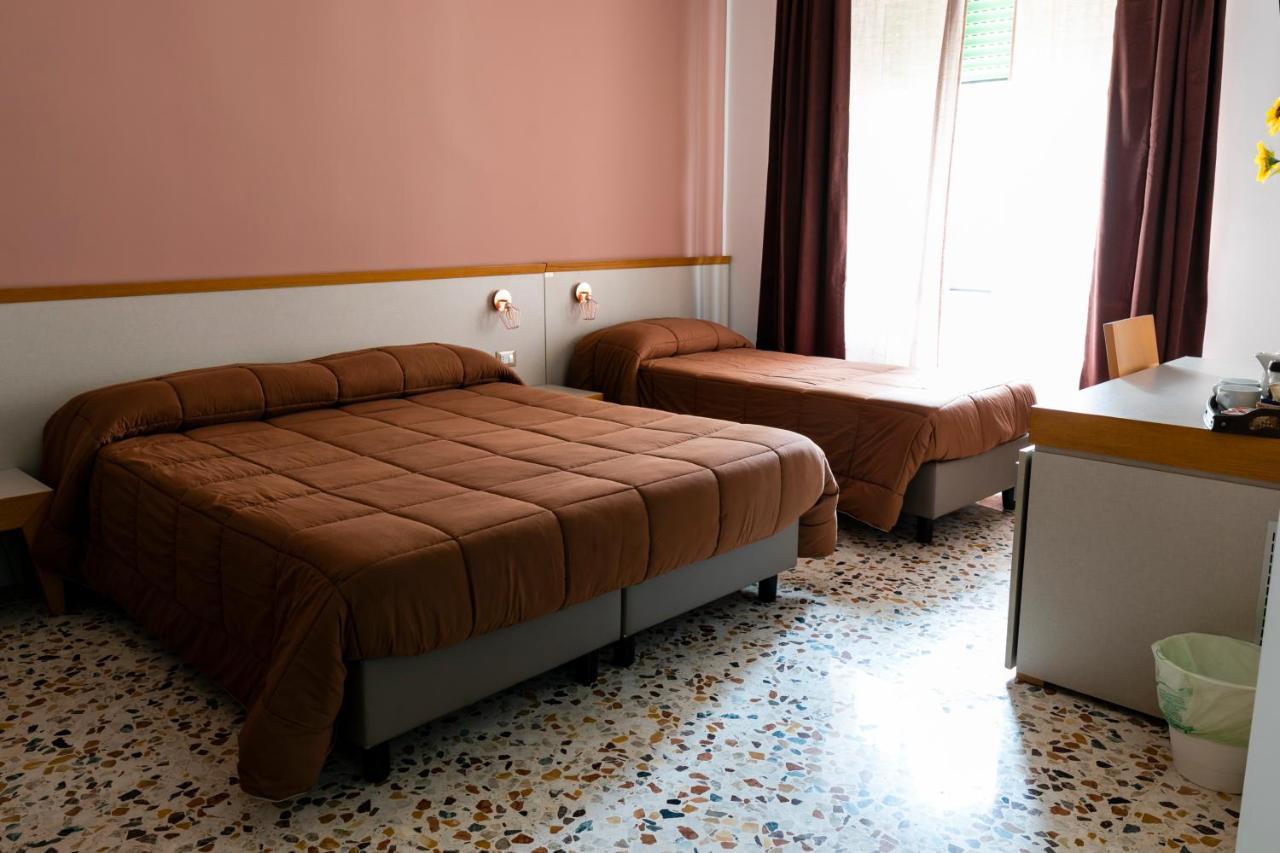 Spira Mirabilis Napoli Hotel Bagian luar foto