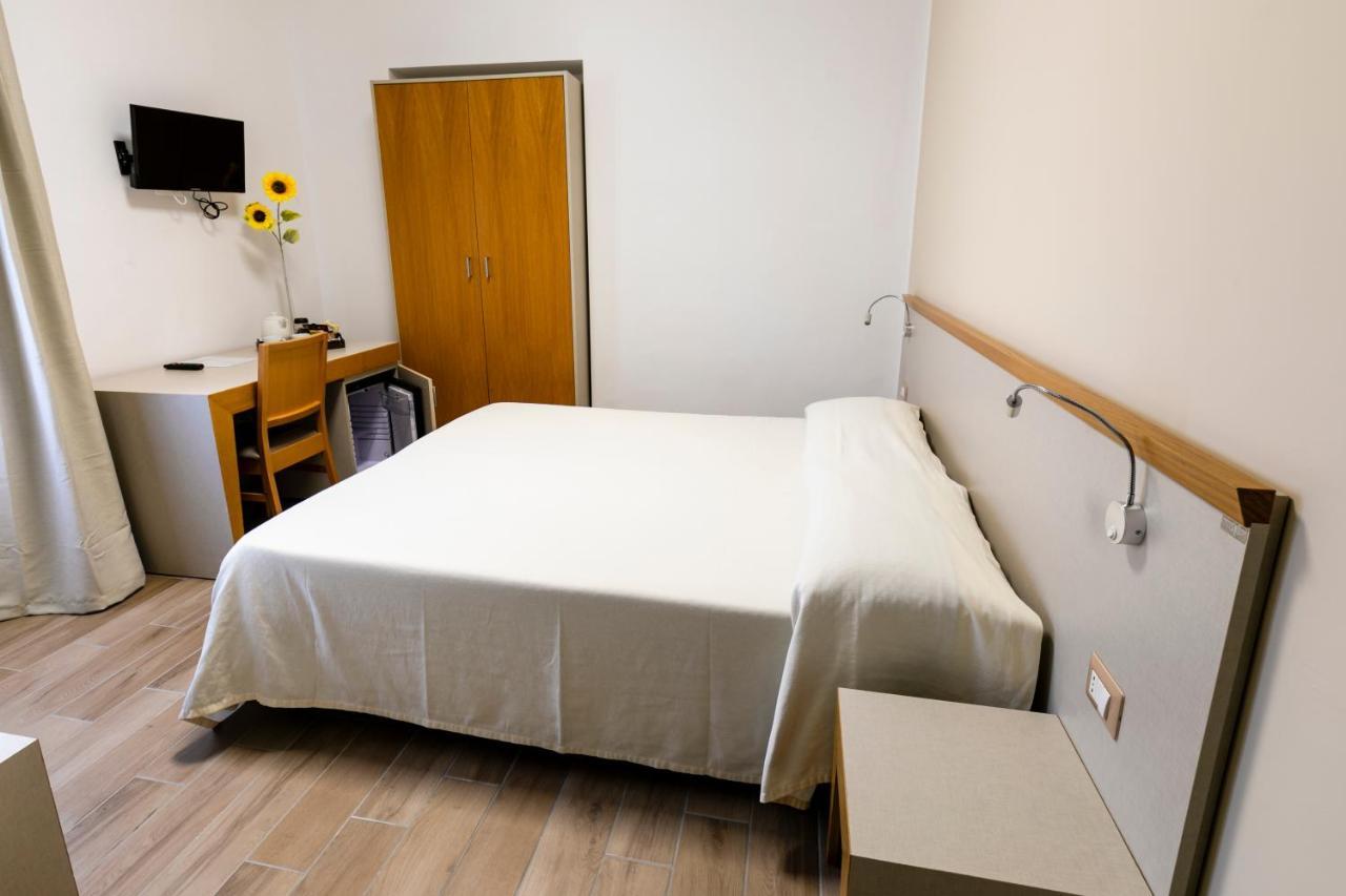 Spira Mirabilis Napoli Hotel Bagian luar foto